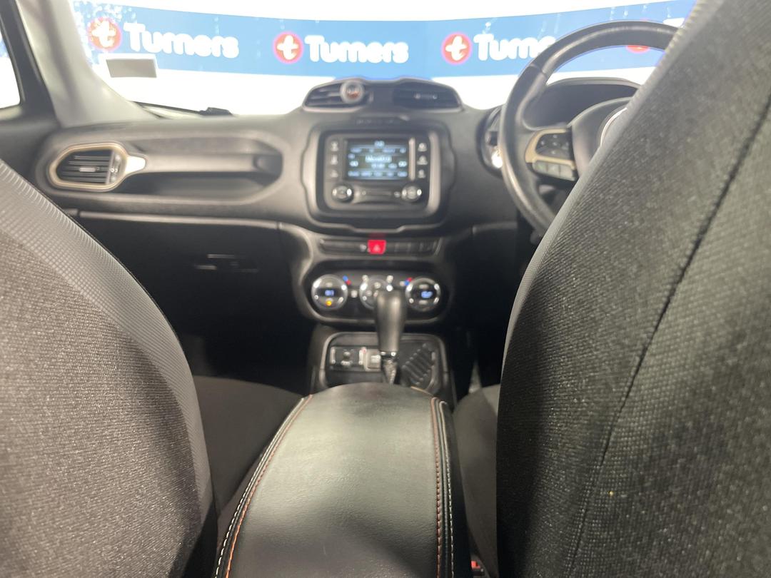 Photo '18' of Jeep Renegade