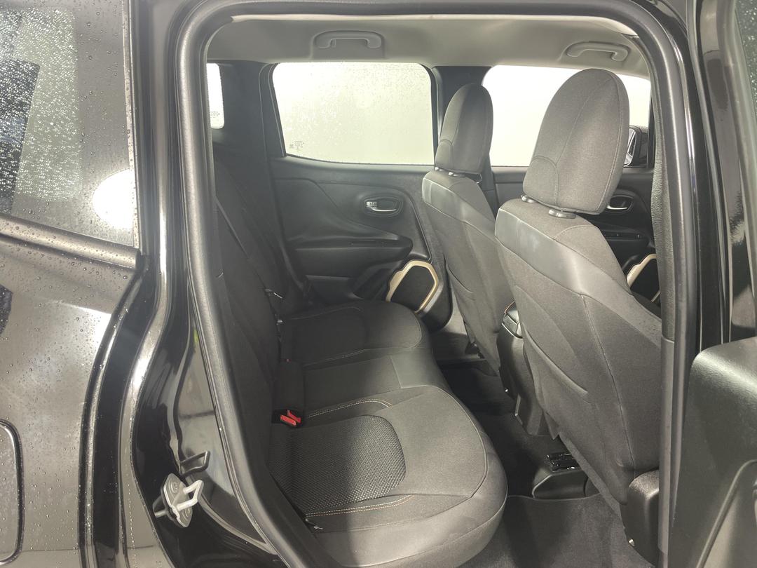 Photo '20' of Jeep Renegade