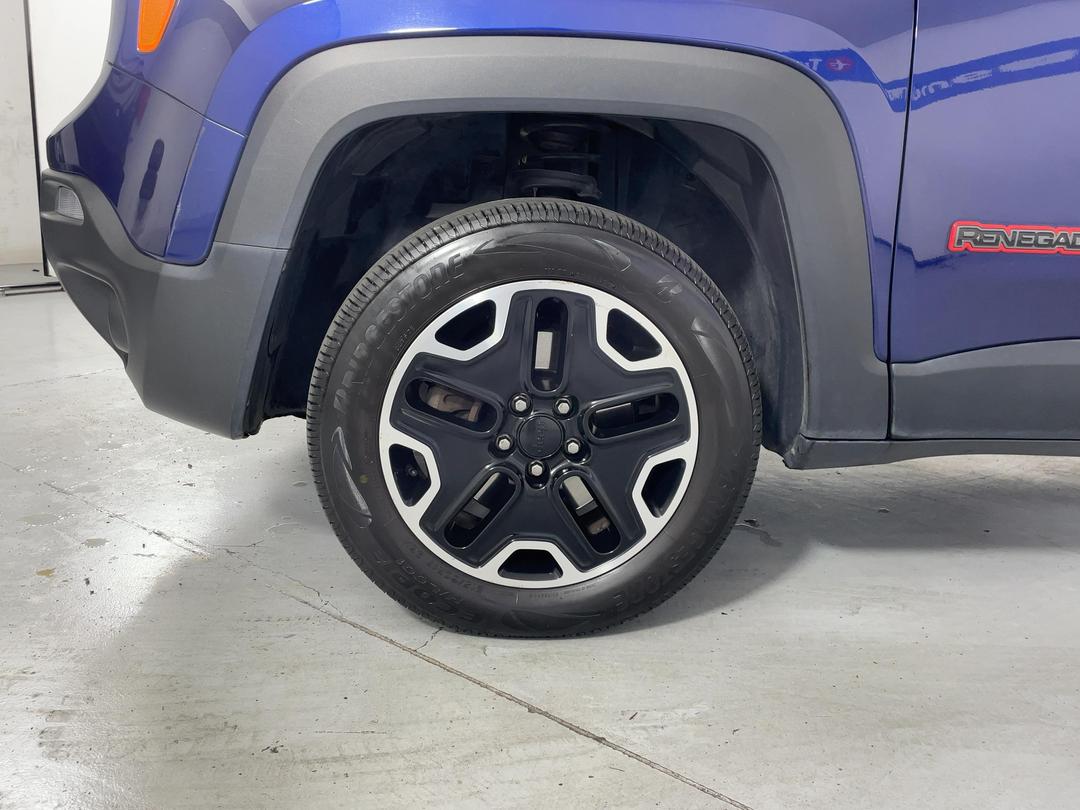 Photo '10' of Jeep Renegade