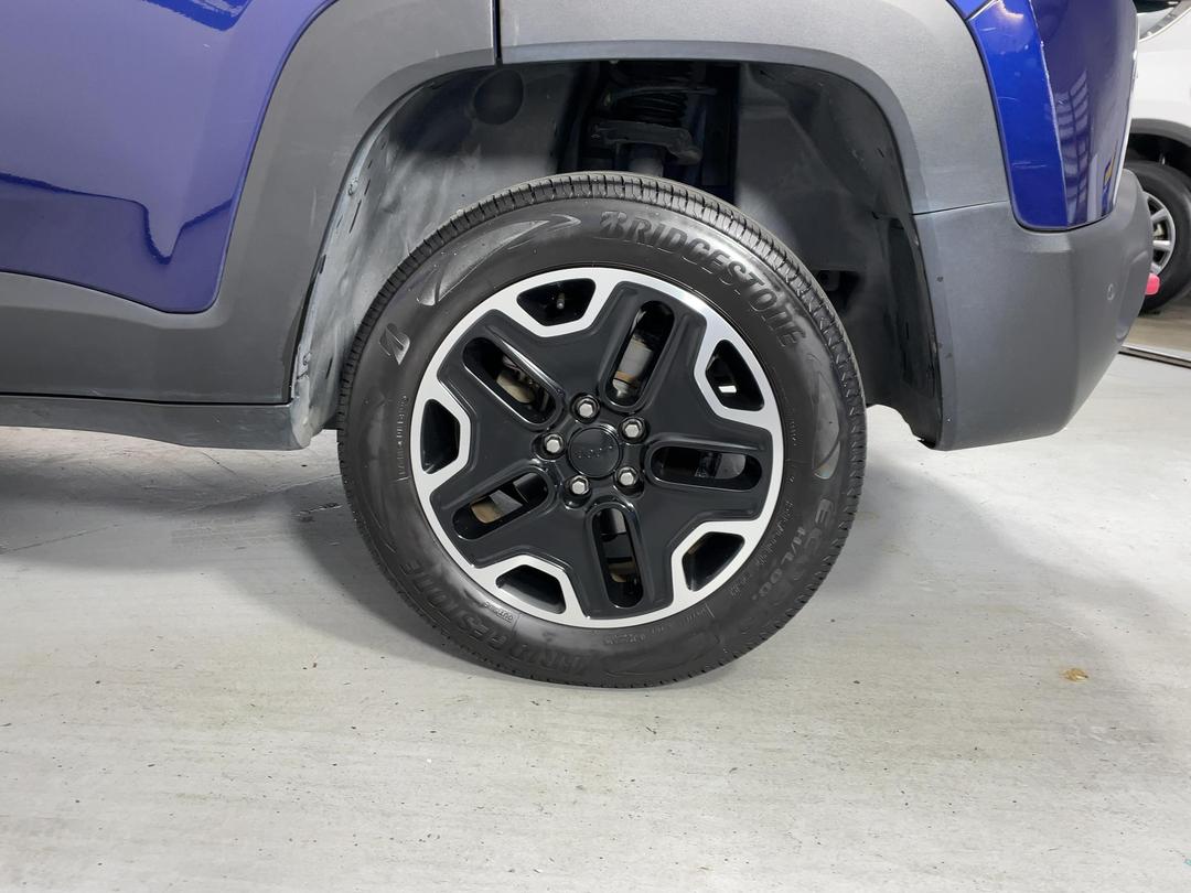 Photo '11' of Jeep Renegade