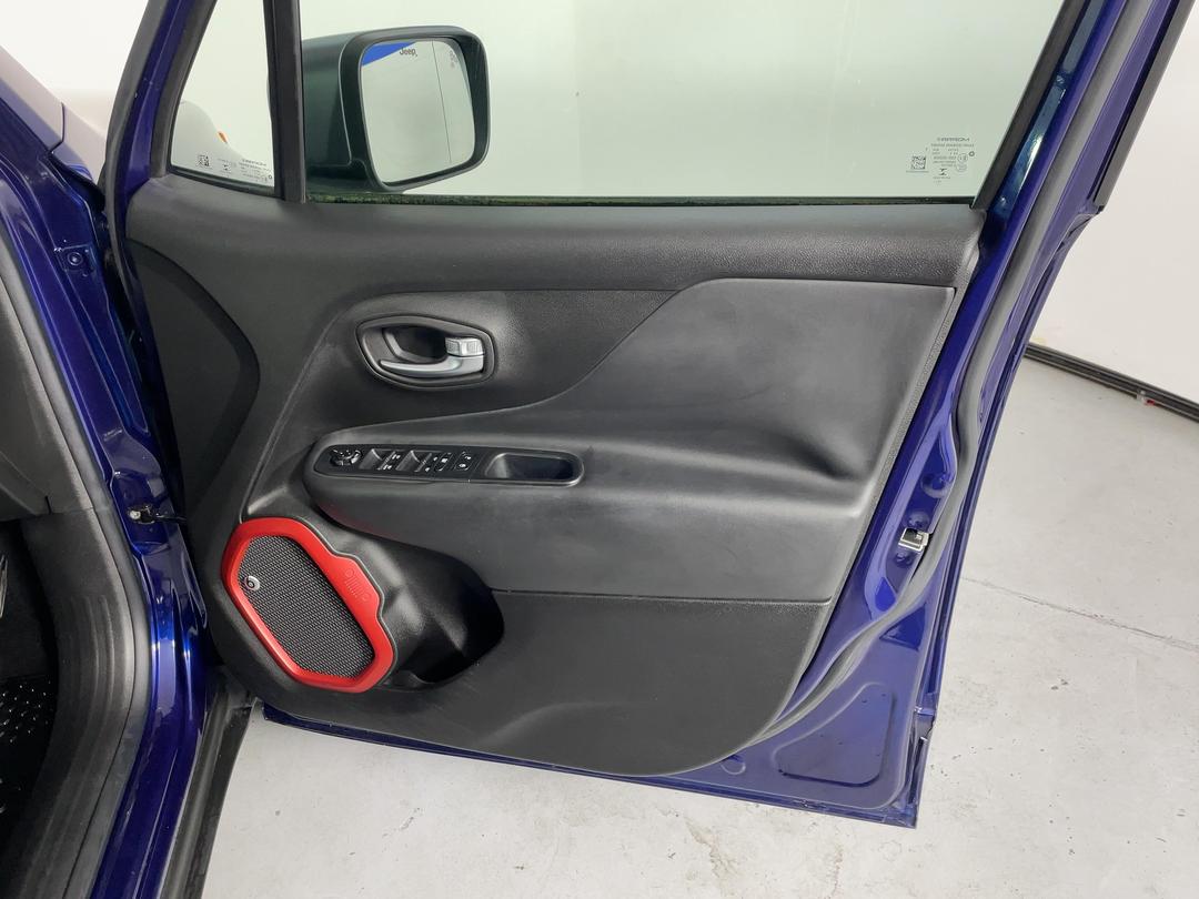 Photo '15' of Jeep Renegade
