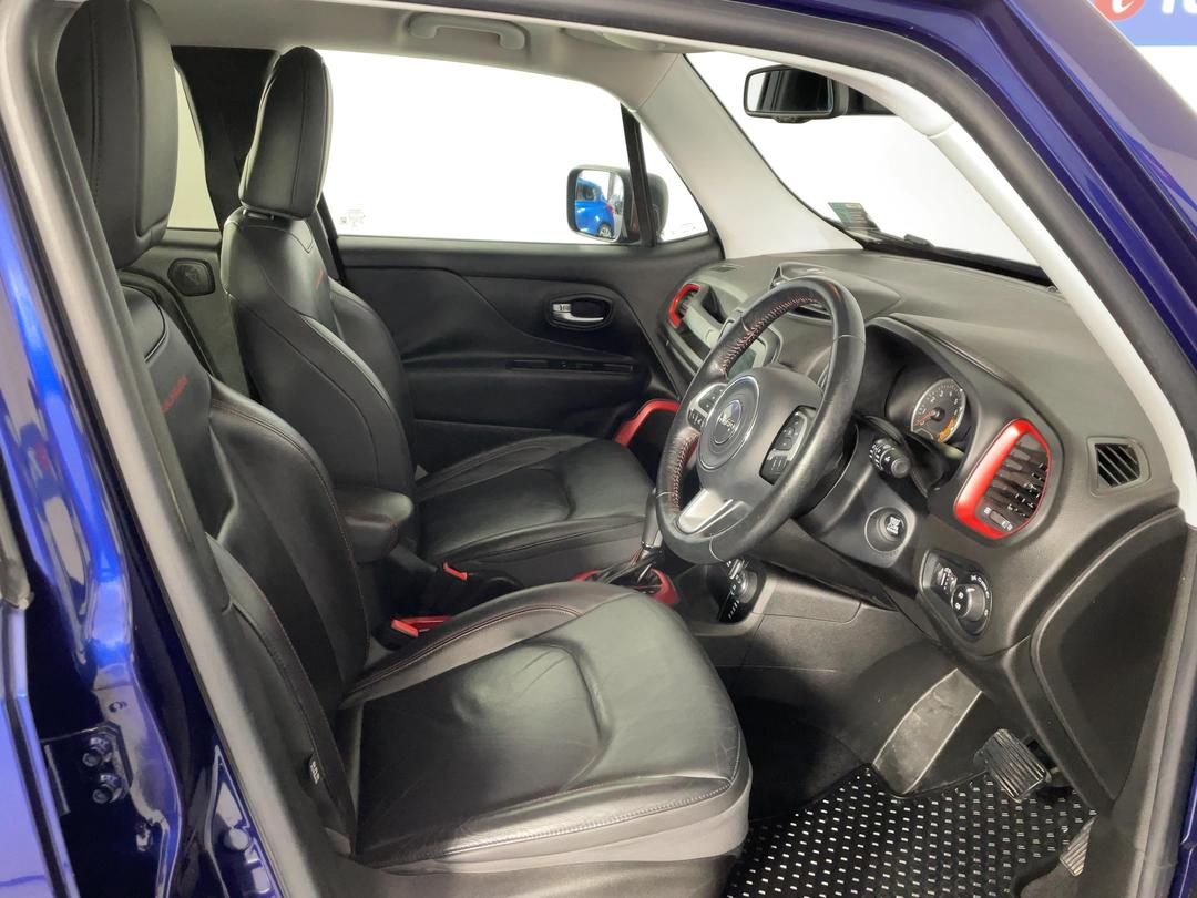Photo '16' of Jeep Renegade