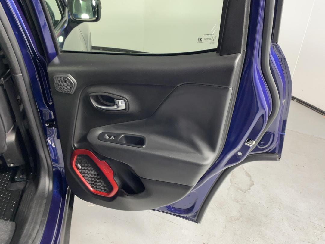 Photo '19' of Jeep Renegade