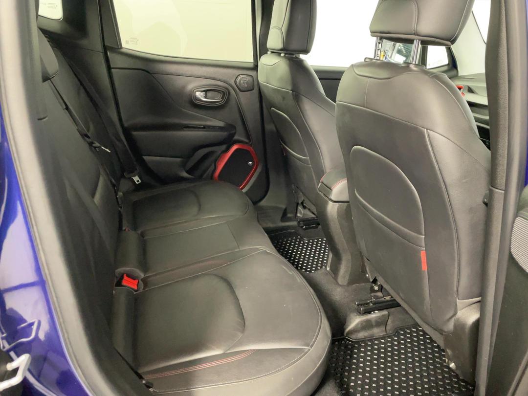 Photo '20' of Jeep Renegade