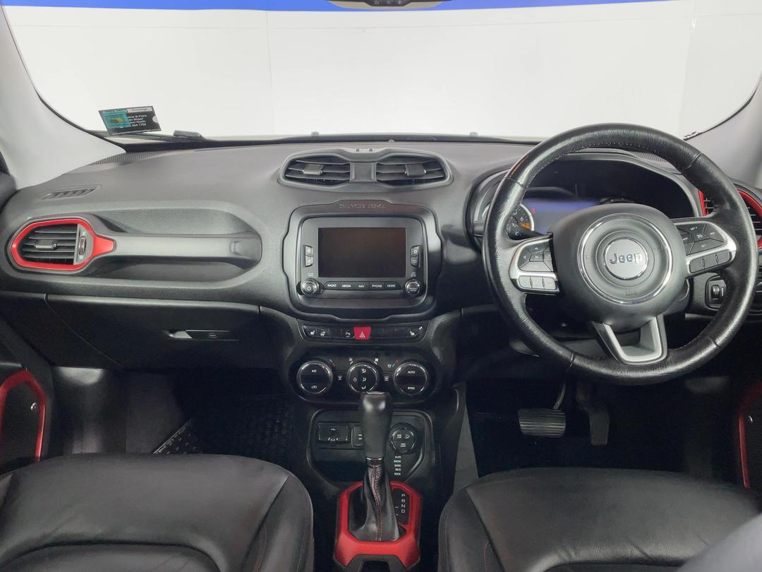 Photo '17' of Jeep Renegade