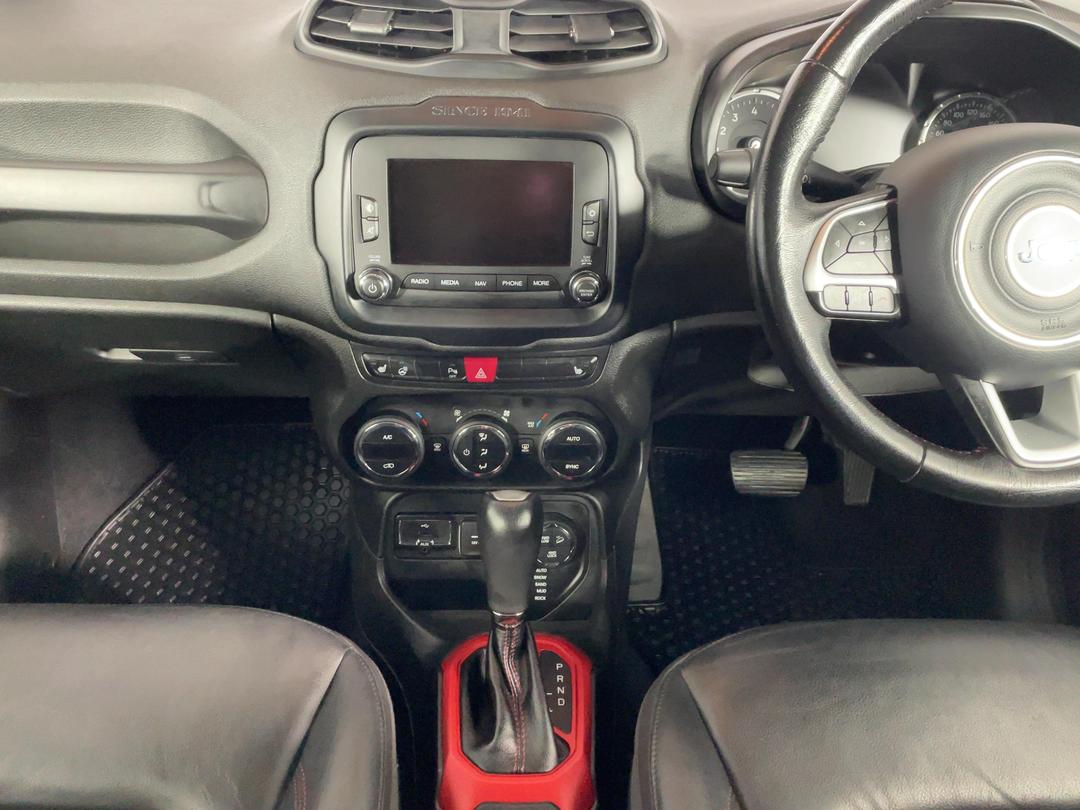 Photo '18' of Jeep Renegade