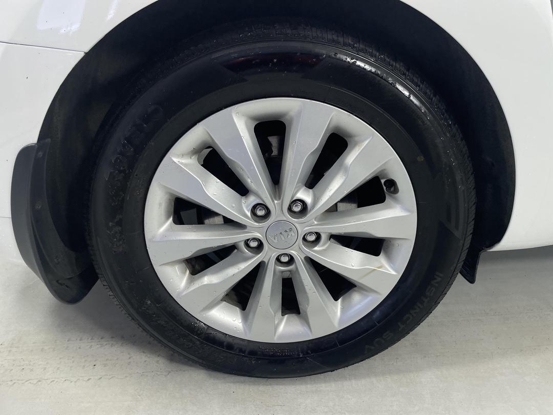 Photo '12' of KIA Carnival