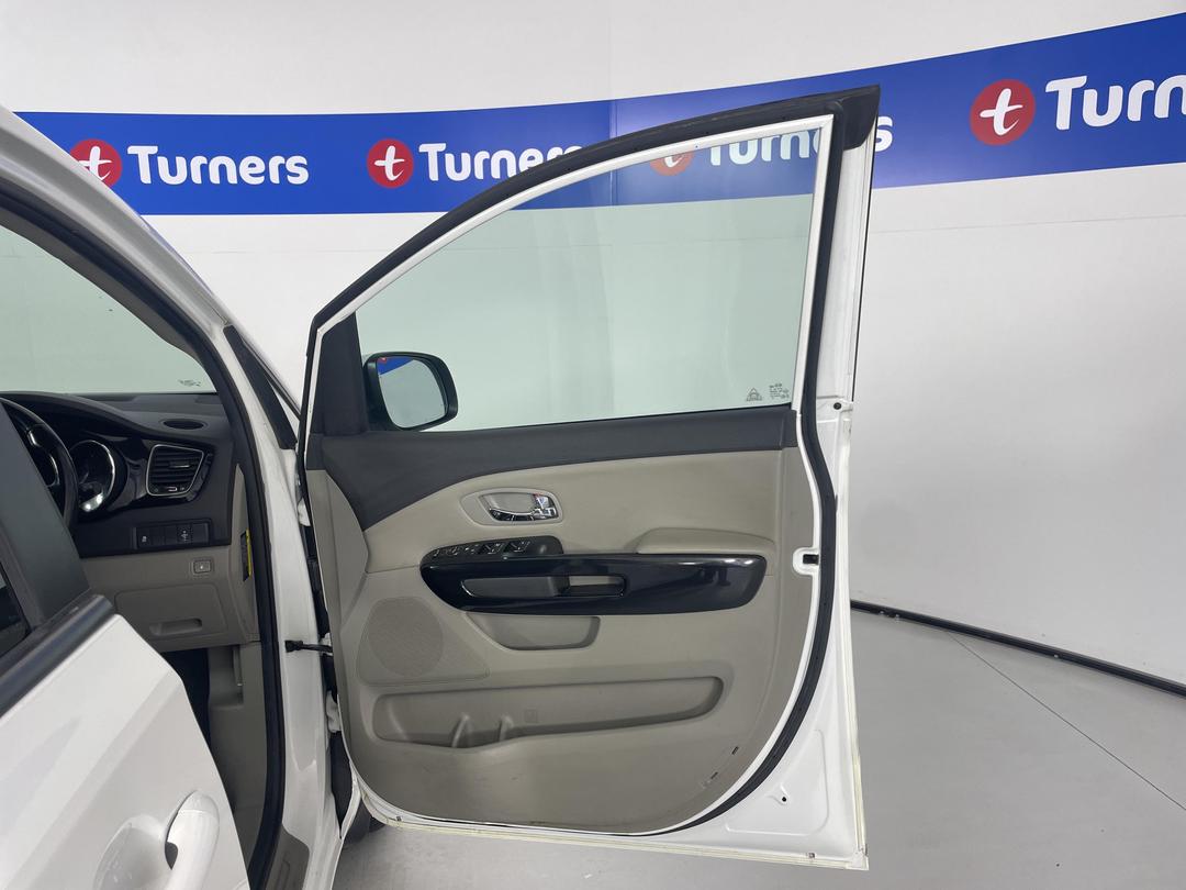 Photo '15' of KIA Carnival