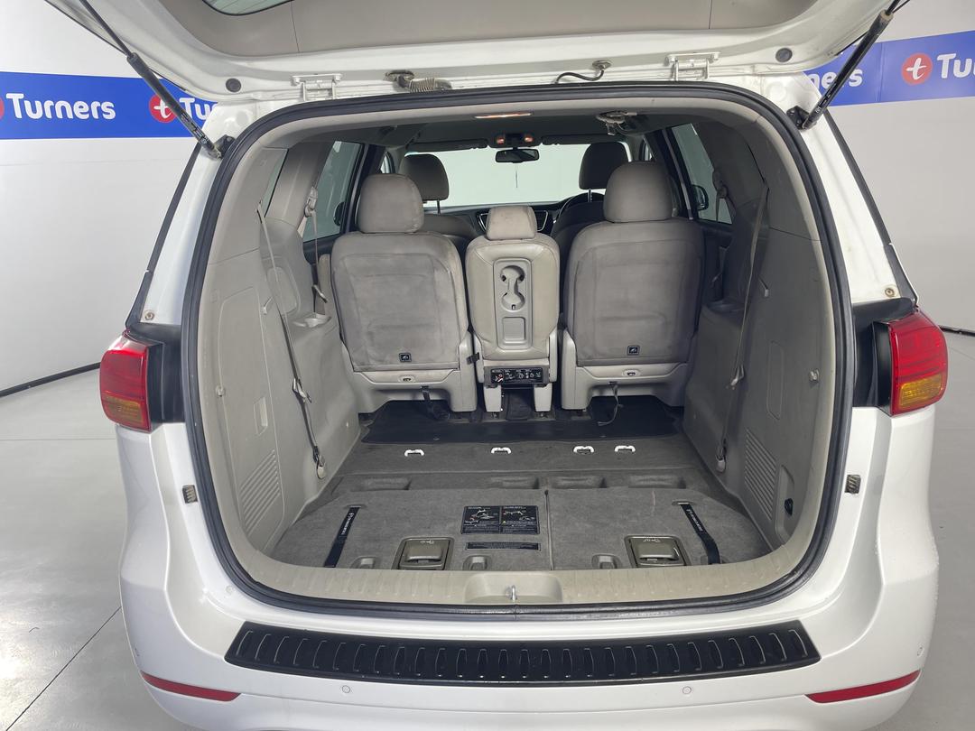 Photo '14' of KIA Carnival