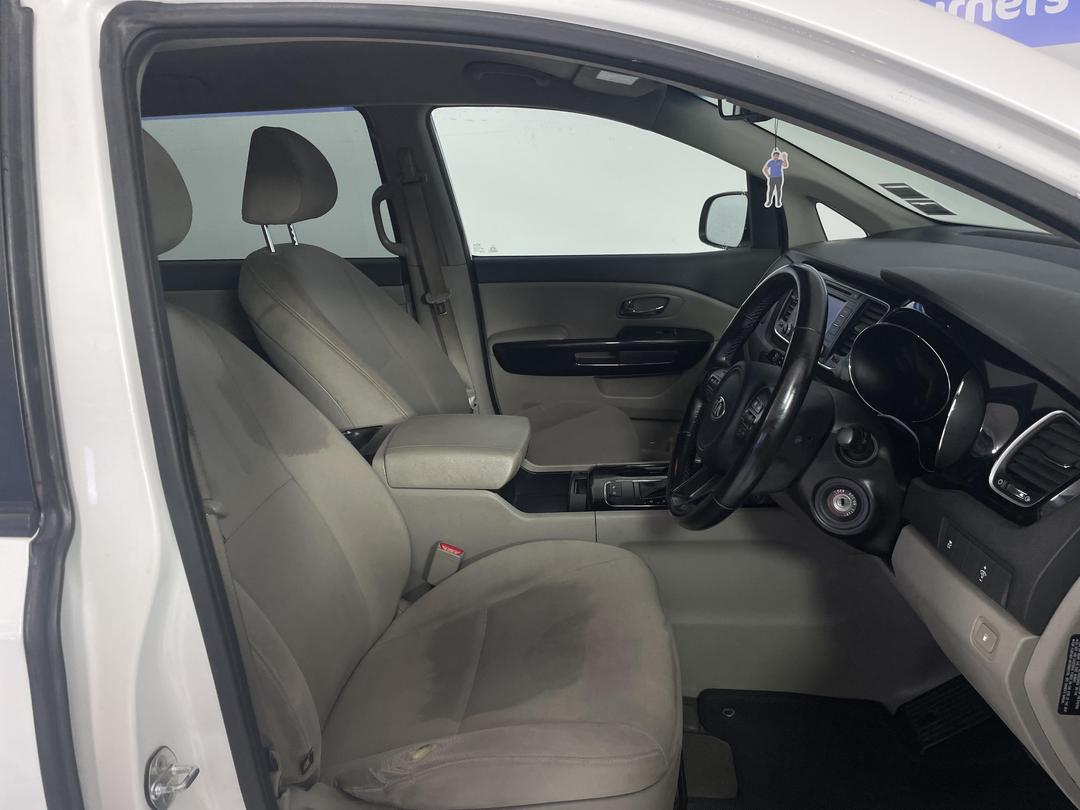 Photo '16' of KIA Carnival