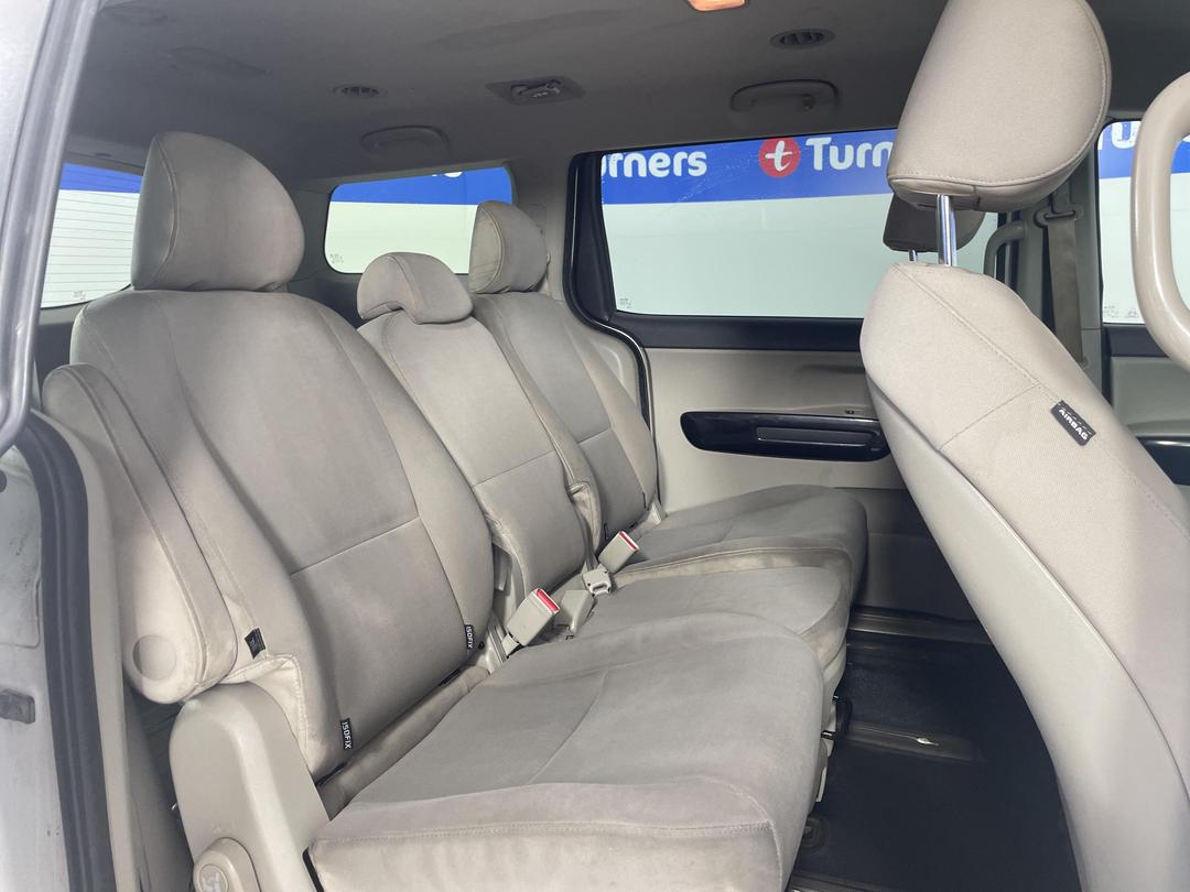 Photo '19' of KIA Carnival