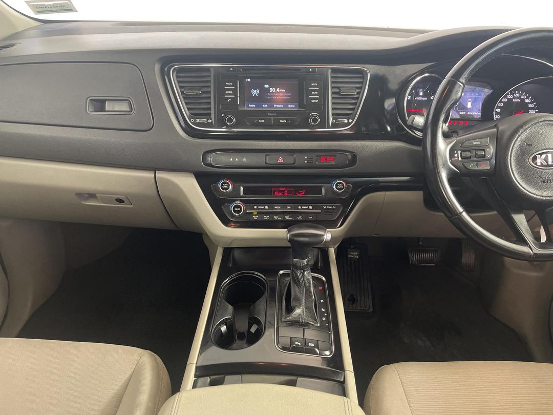 Photo '18' of KIA Carnival
