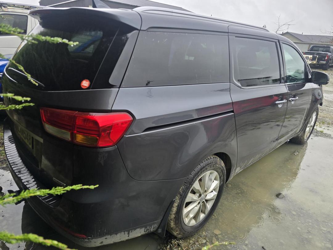 Photo '5' of KIA Carnival EX Photo '5' of KIA Carnival EX