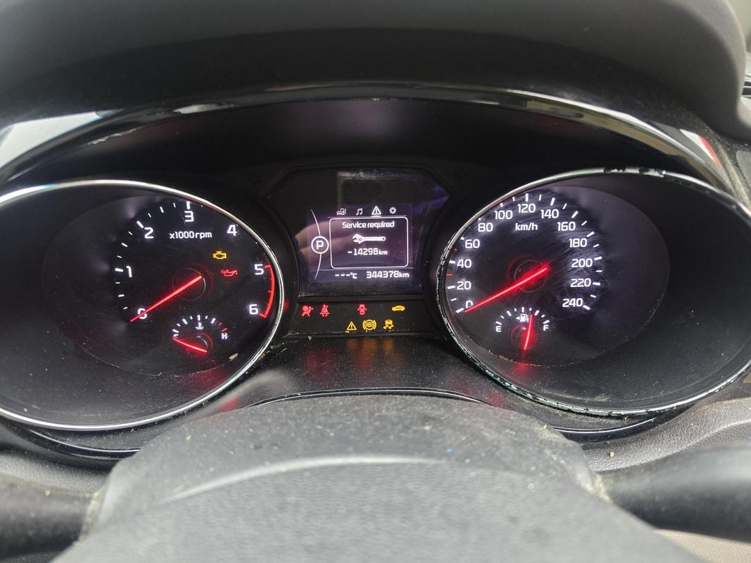 Photo '7' of KIA Carnival EX Photo '7' of KIA Carnival EX