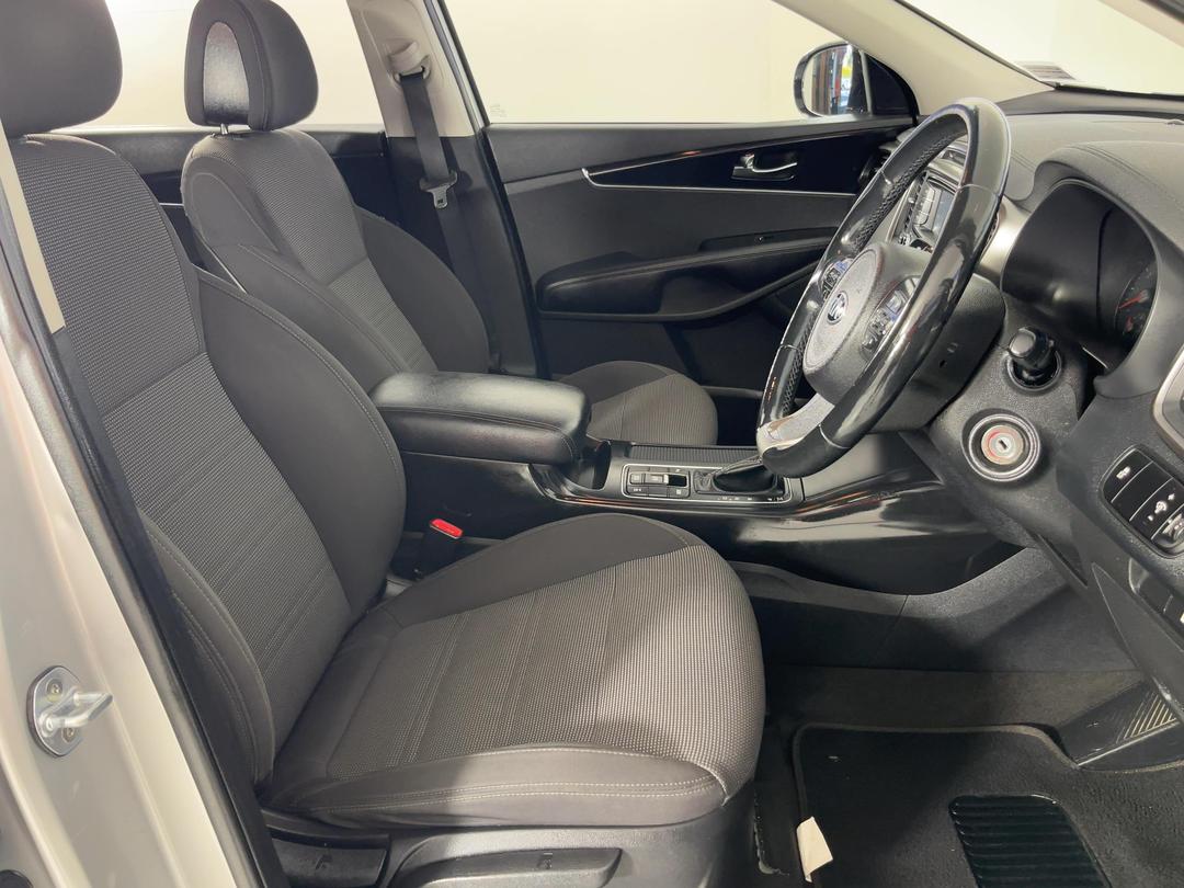 Photo '16' of KIA Sorento