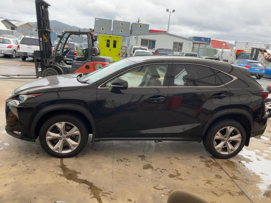 Photo '5' of Lexus NX200T Limited Photo '5' of Lexus NX200T Limited