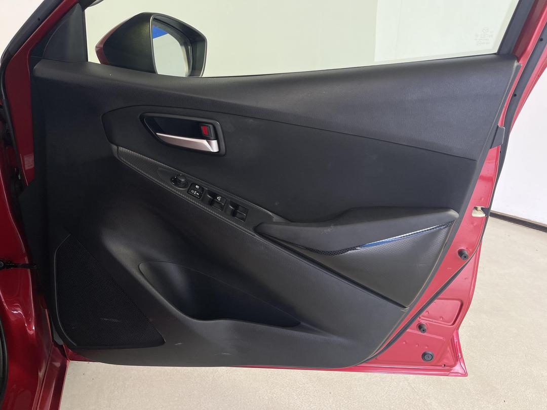 Photo '15' of Mazda Demio