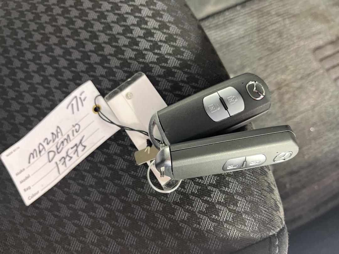 Photo '22' of Mazda Demio