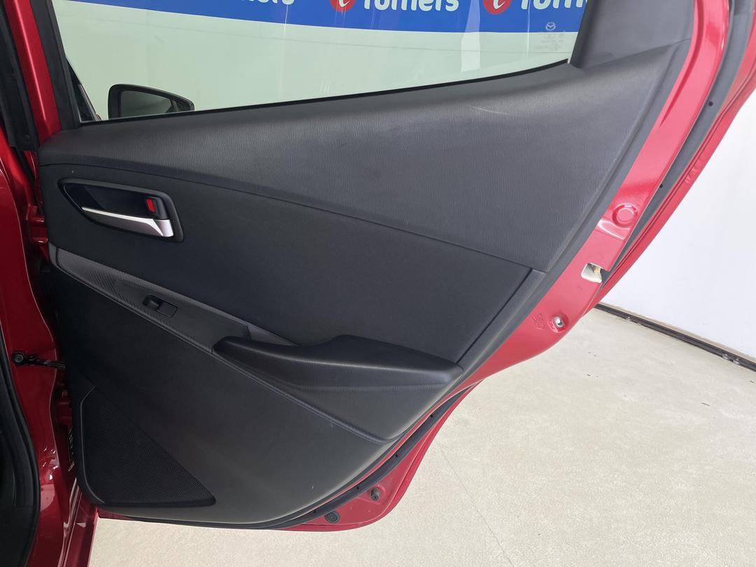 Photo '19' of Mazda Demio