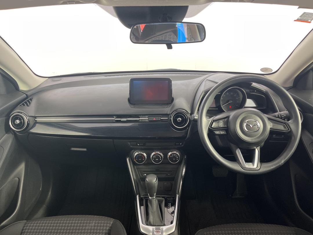 Photo '17' of Mazda Demio