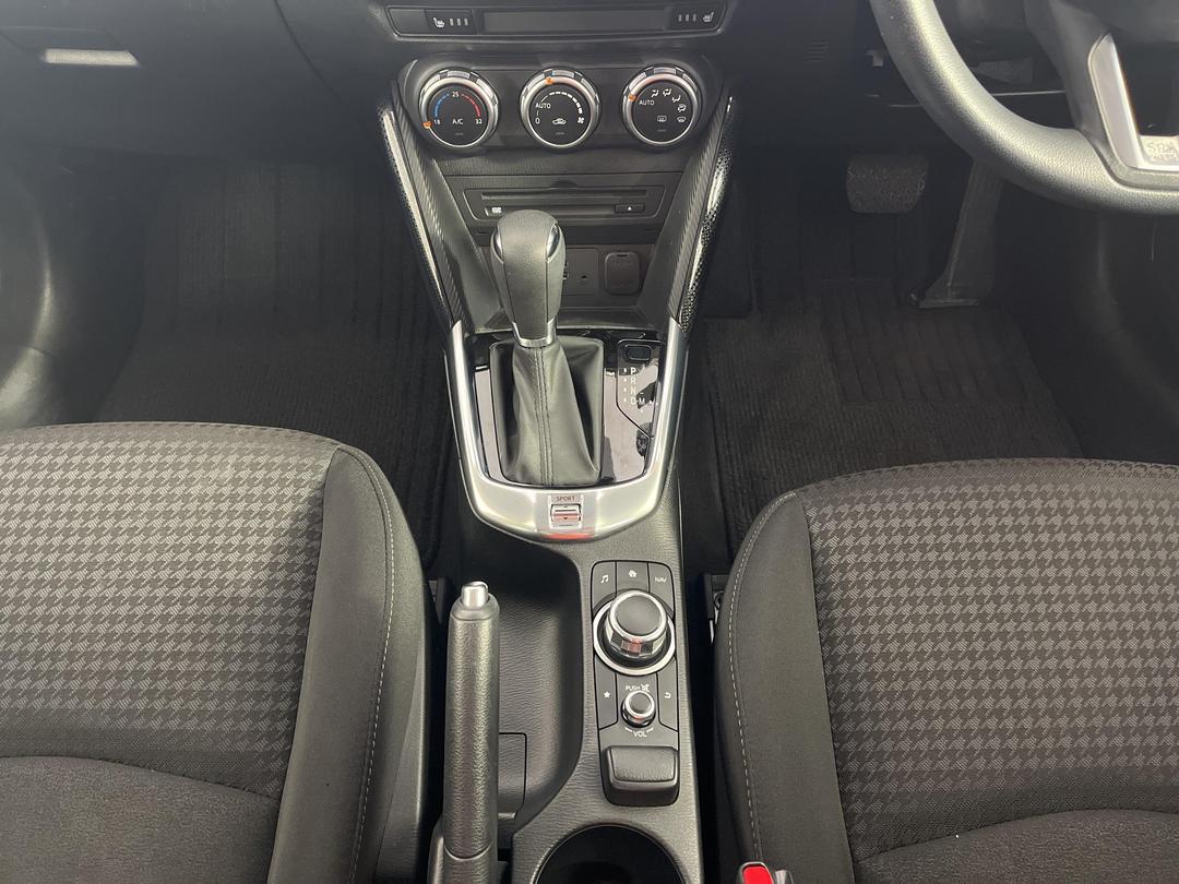 Photo '18' of Mazda Demio