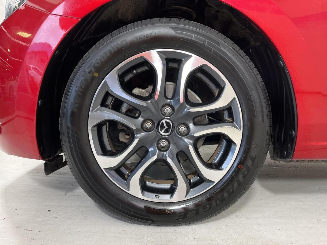 Photo '10' of Mazda Mazda2