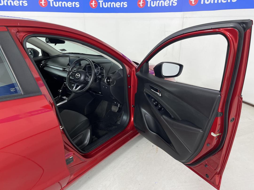 Photo '15' of Mazda Mazda2