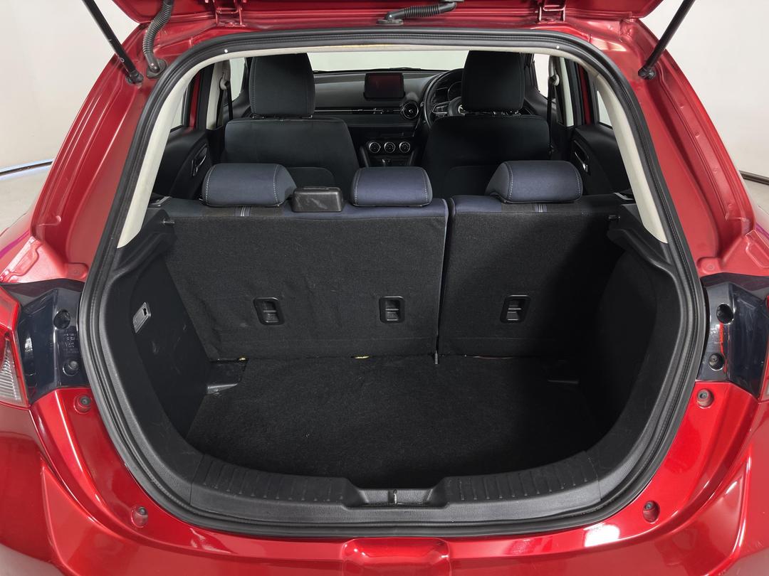 Photo '14' of Mazda Mazda2