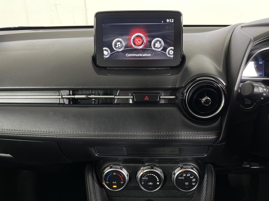 Photo '18' of Mazda Mazda2