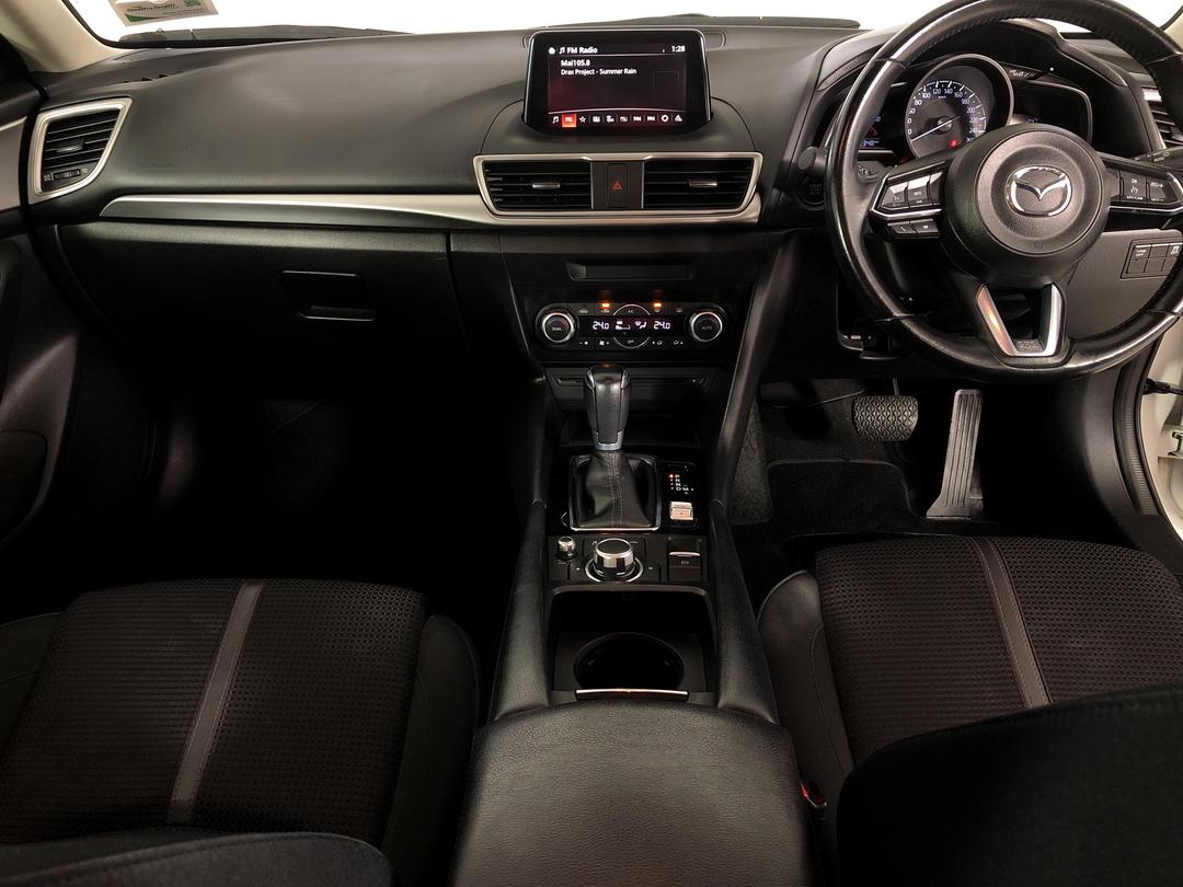 Photo '17' of Mazda Mazda3