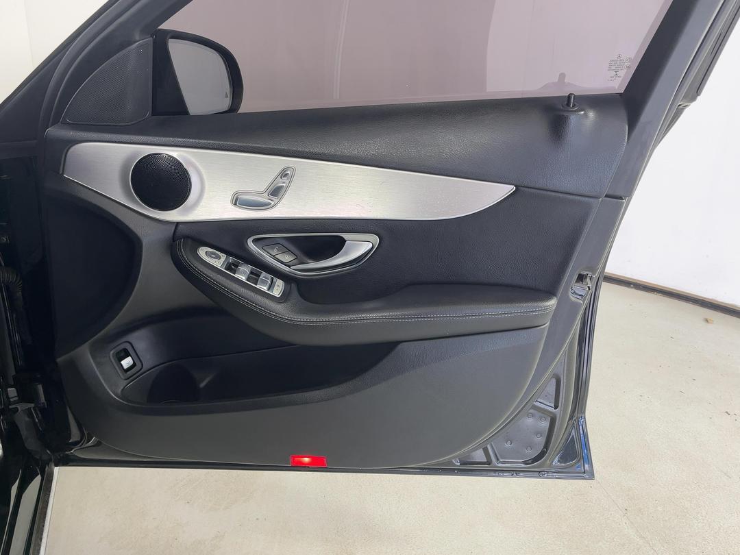 Photo '15' of Mercedes-Benz C-Class