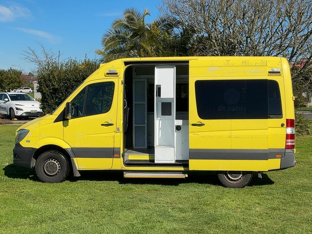 Photo '8' of Mercedes-Benz Sprinter 319 VAN MWB 3.88T Ambulance