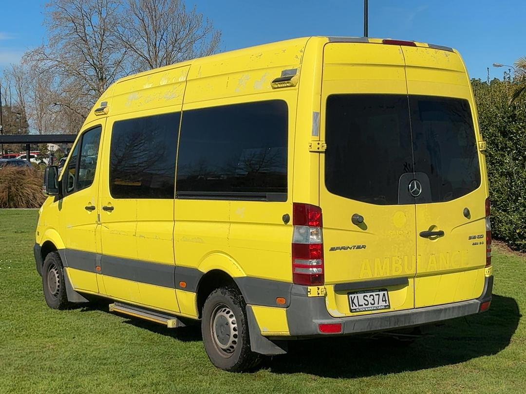 Photo '6' of Mercedes-Benz Sprinter 319 VAN MWB 3.88T Ambulance