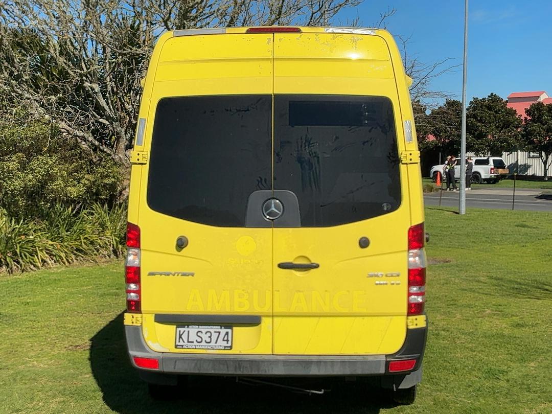 Photo '5' of Mercedes-Benz Sprinter 319 VAN MWB 3.88T Ambulance