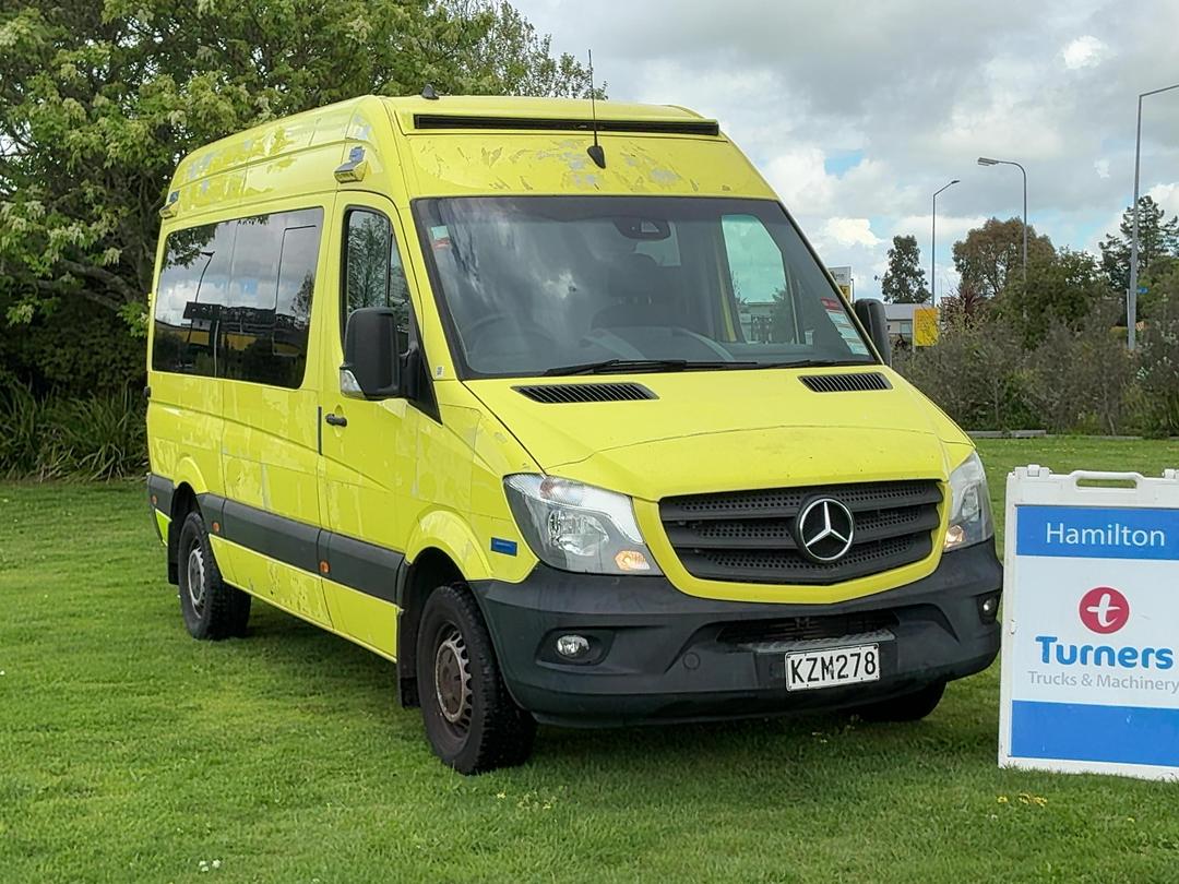 Photo '1' of Mercedes-Benz Sprinter 319 VAN MWB 3.88T Ambulance