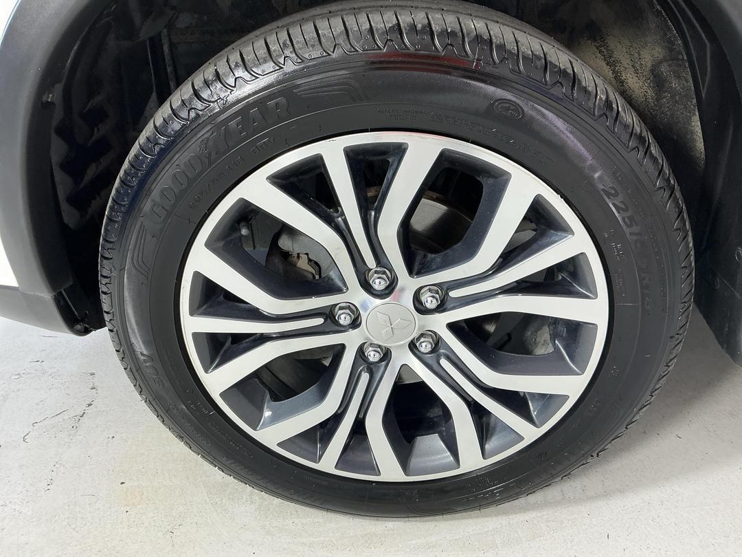 Photo '10' of Mitsubishi ASX