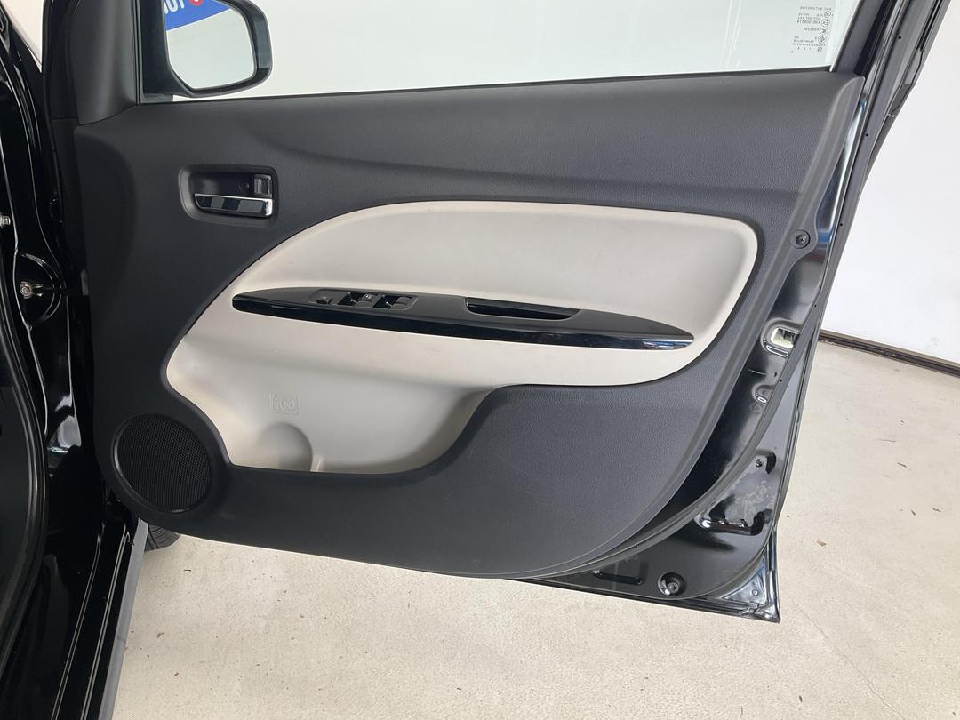 Photo '15' of Mitsubishi Mirage