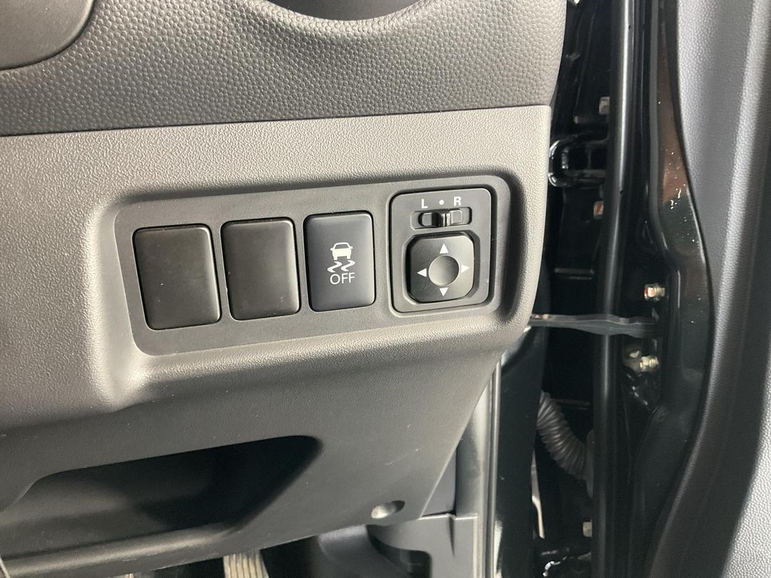 Photo '27' of Mitsubishi Mirage