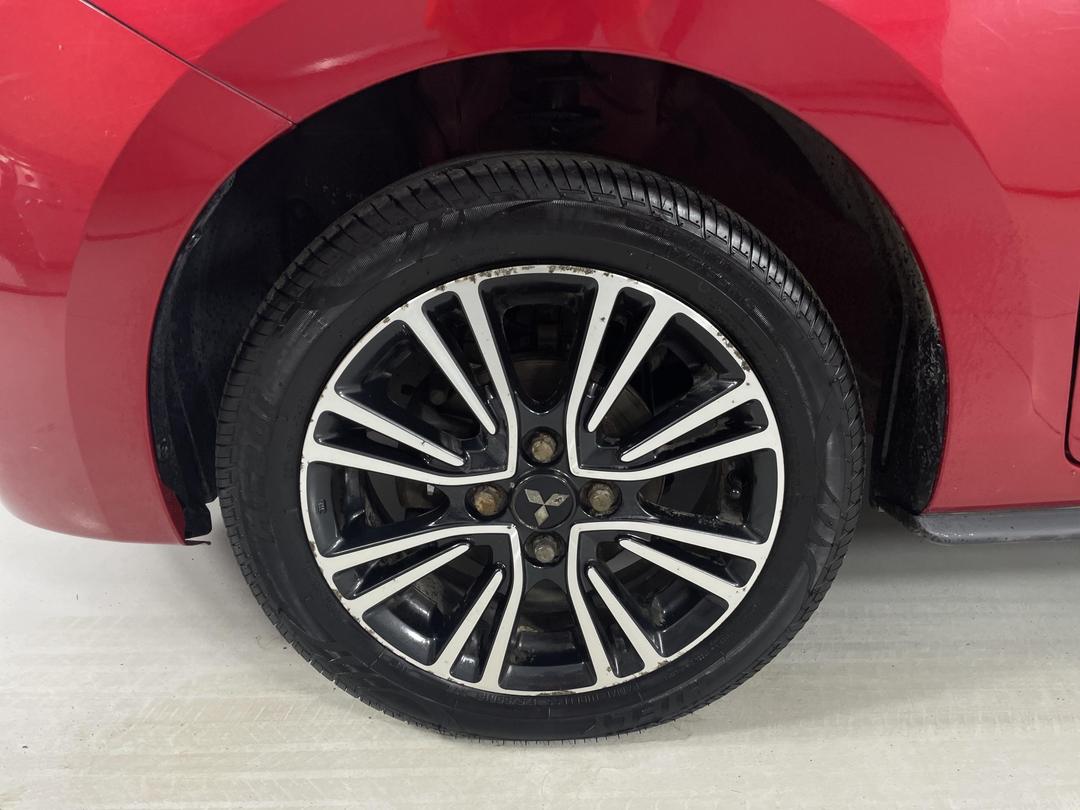 Photo '10' of Mitsubishi Mirage