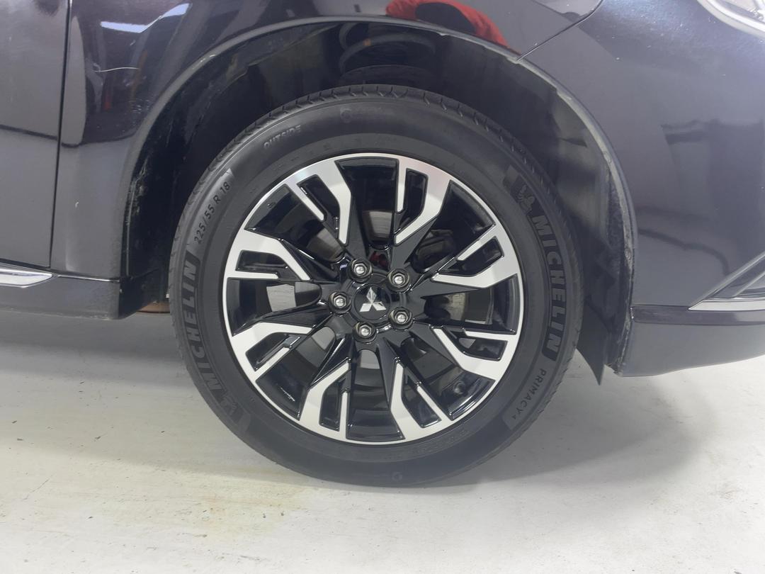Photo '9' of Mitsubishi Outlander