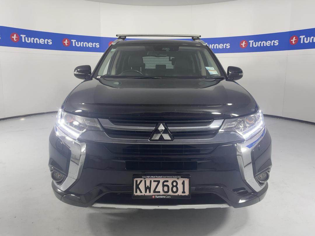 Photo '2' of Mitsubishi Outlander