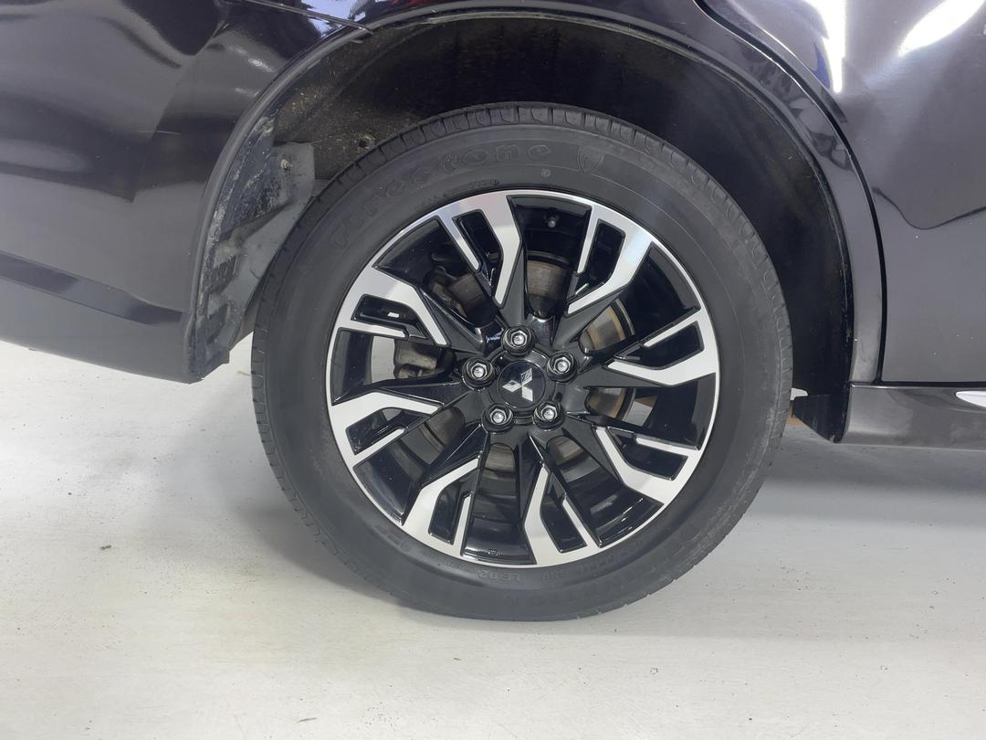 Photo '12' of Mitsubishi Outlander