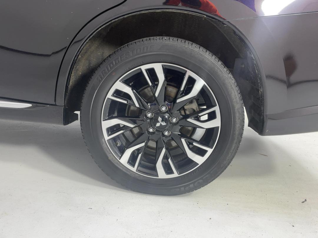 Photo '11' of Mitsubishi Outlander