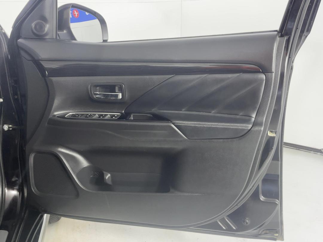 Photo '15' of Mitsubishi Outlander