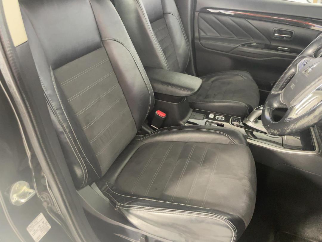 Photo '16' of Mitsubishi Outlander