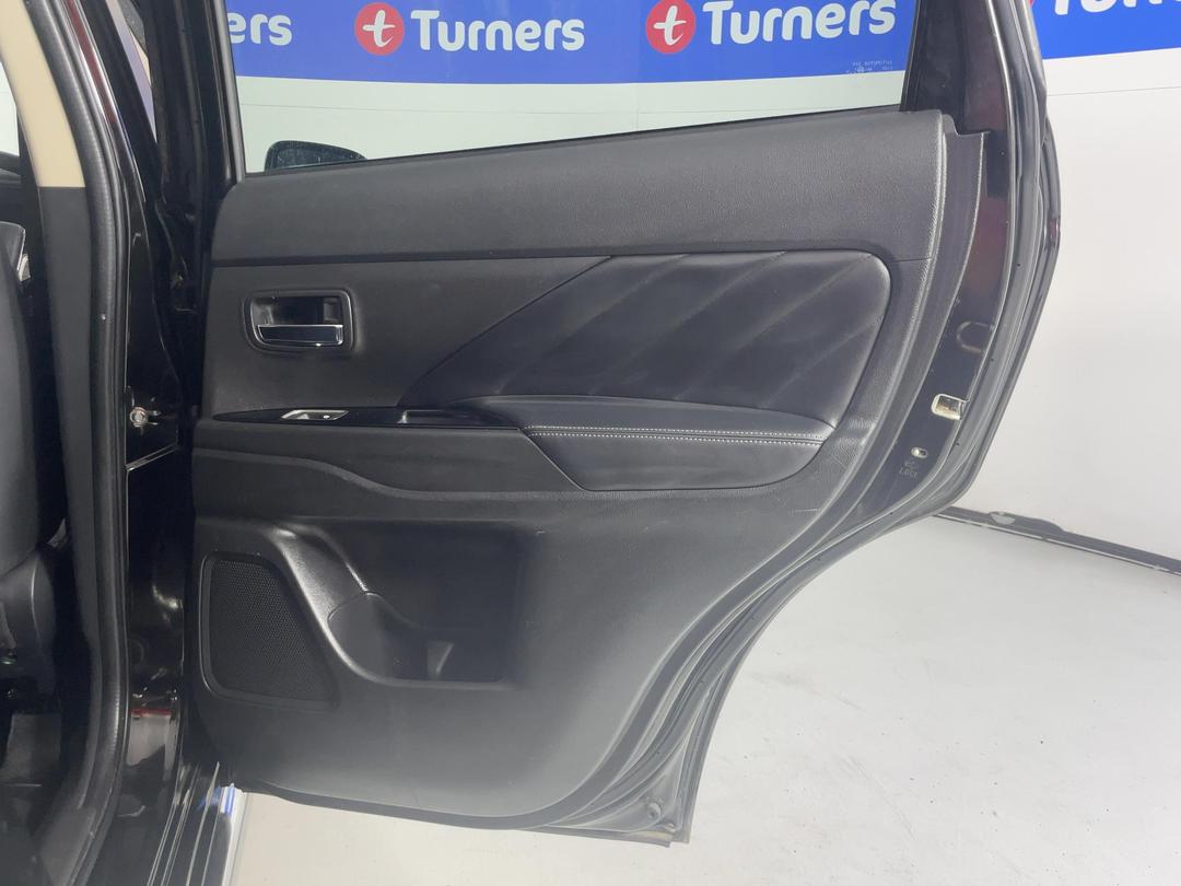 Photo '19' of Mitsubishi Outlander