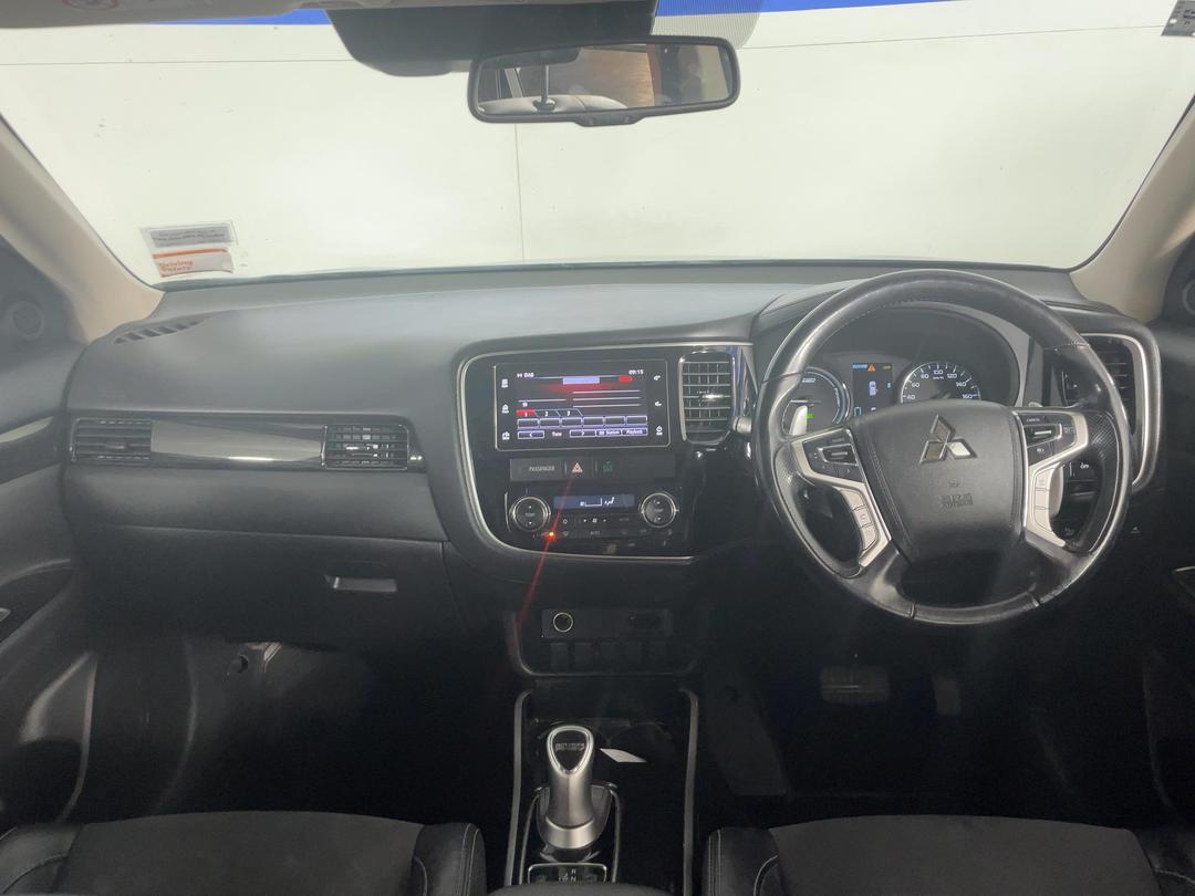 Photo '17' of Mitsubishi Outlander