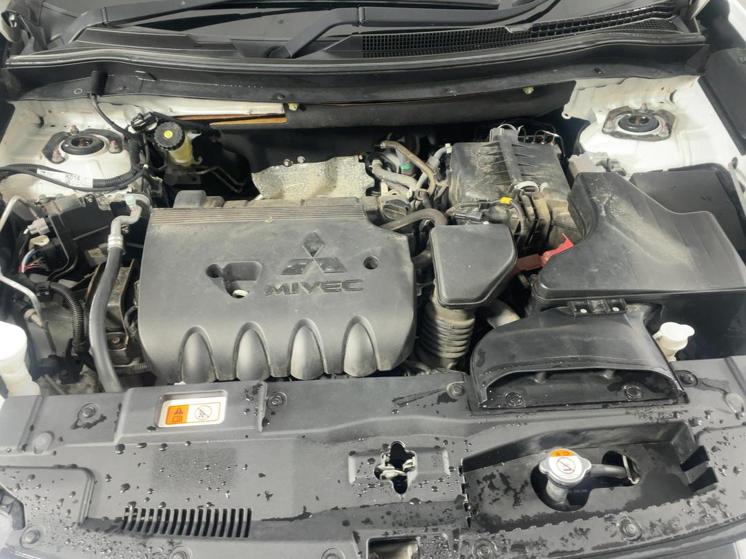 Photo '13' of Mitsubishi Outlander