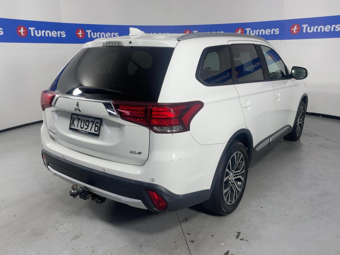 Photo '7' of Mitsubishi Outlander