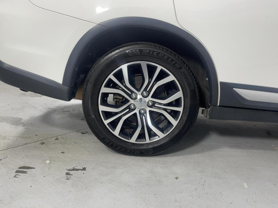 Photo '12' of Mitsubishi Outlander